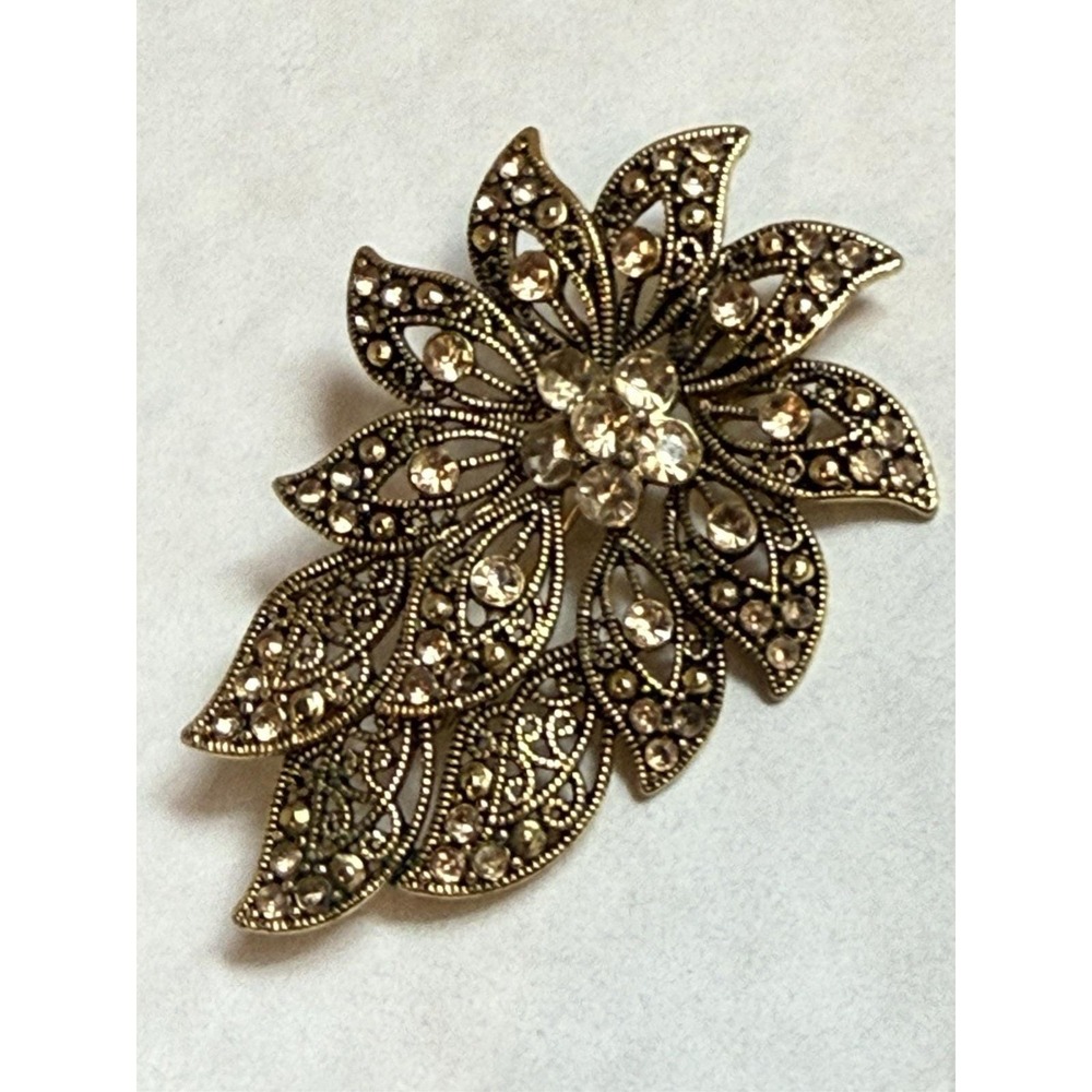 Vintage Liz Claiborne Gold Tone Rhinestone Floral Filigree Leaf Brooch Pin